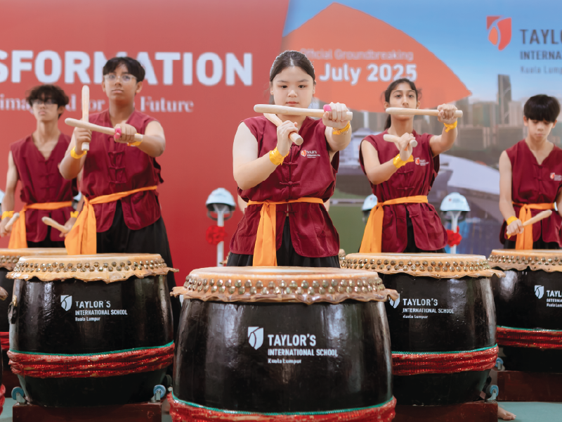 Just before the ground was officially broken, a dynamic Chinese drum performance echoed through the venue, ushering in the ceremony with strength and spirit.