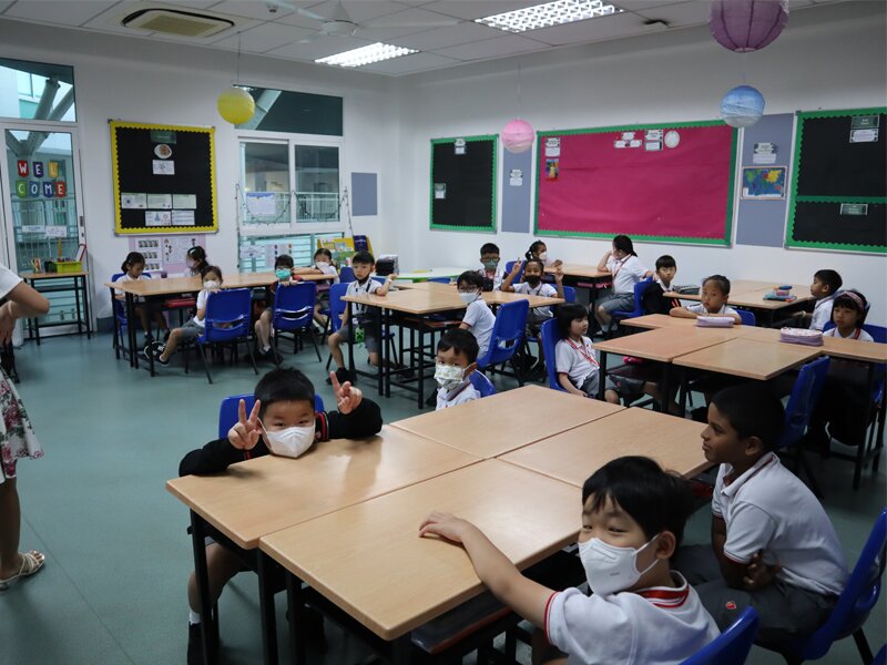 Students in a Primary class listening to their teacher's briefing.