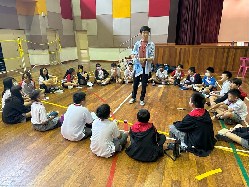 A Global Prespective teacher giving an explanation during the Year 6 transition