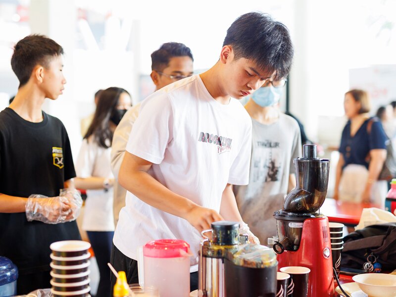 Secondary student preparing drinks during the carnival